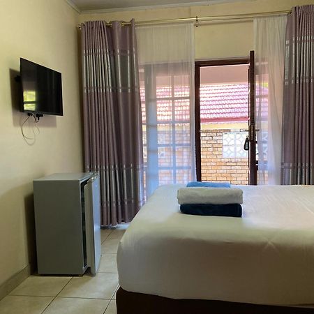 Matilinda Lodge Bulawayo Buitenkant foto
