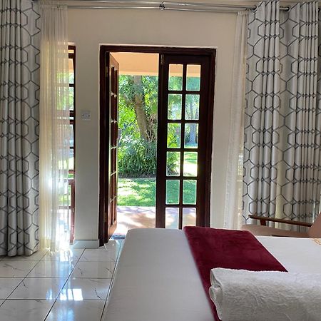 Matilinda Lodge Bulawayo Buitenkant foto