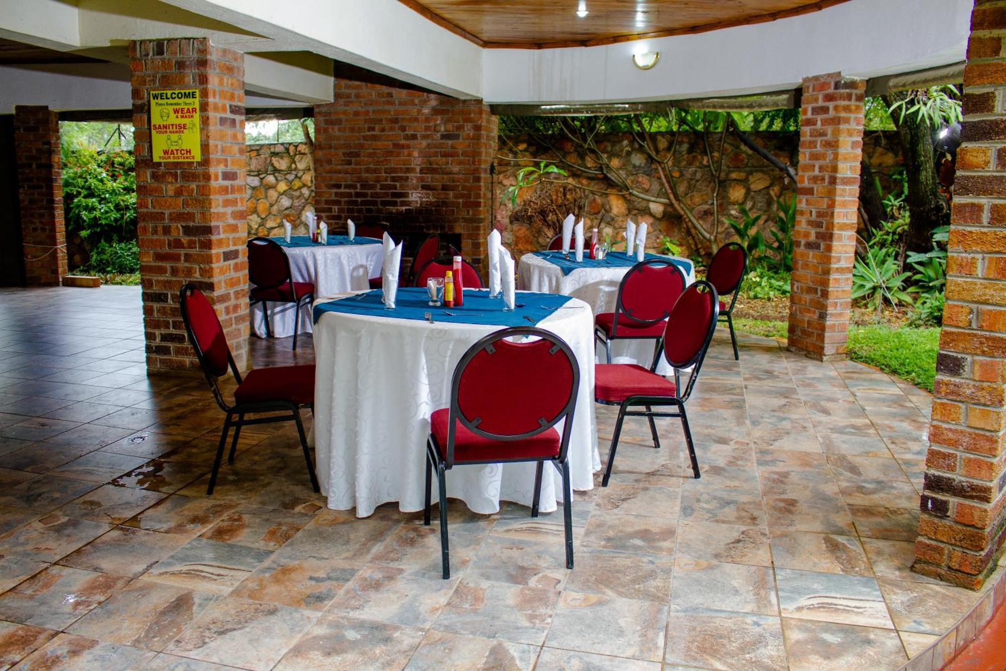 Matilinda Lodge Bulawayo Buitenkant foto