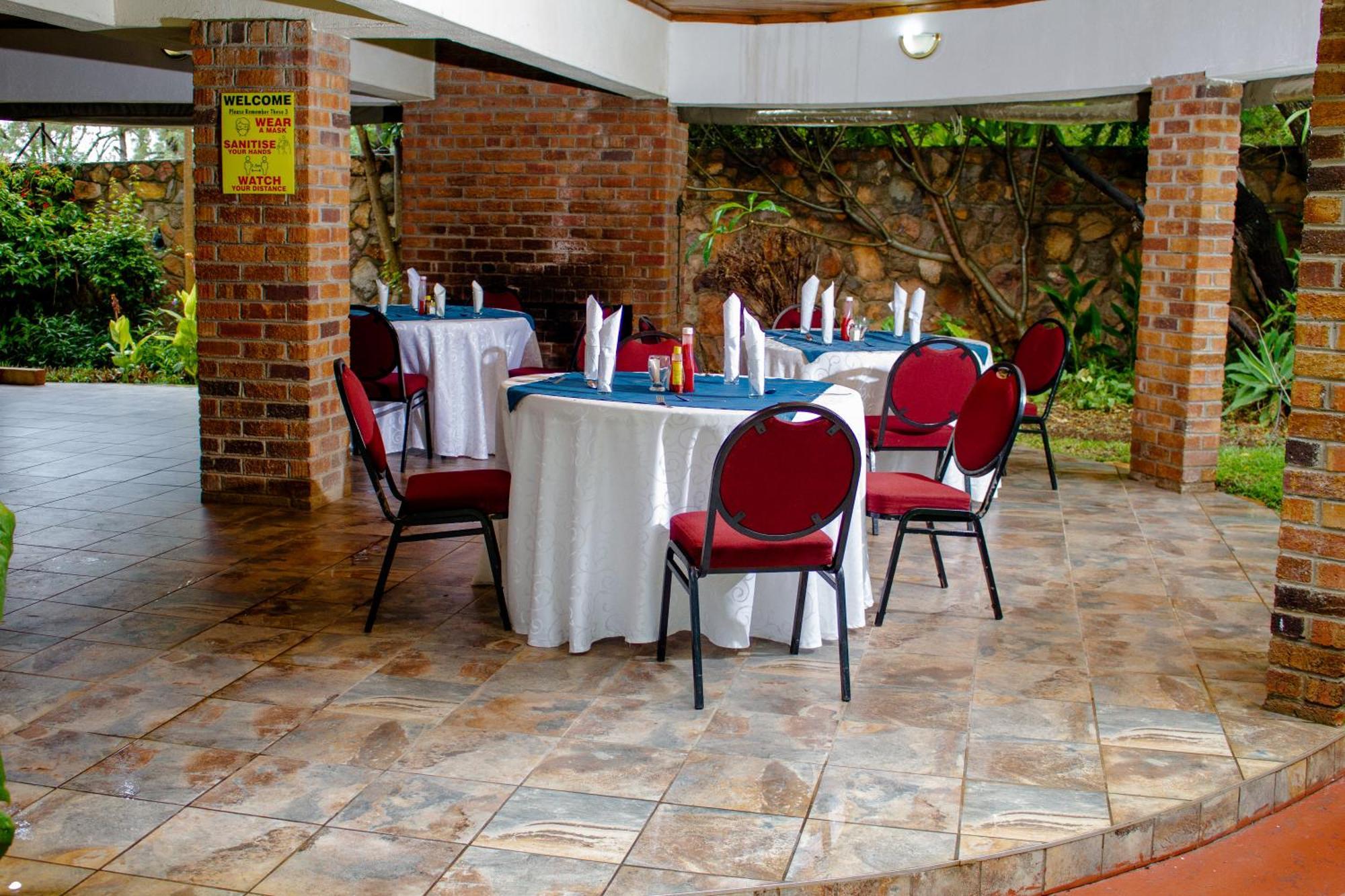 Matilinda Lodge Bulawayo Buitenkant foto