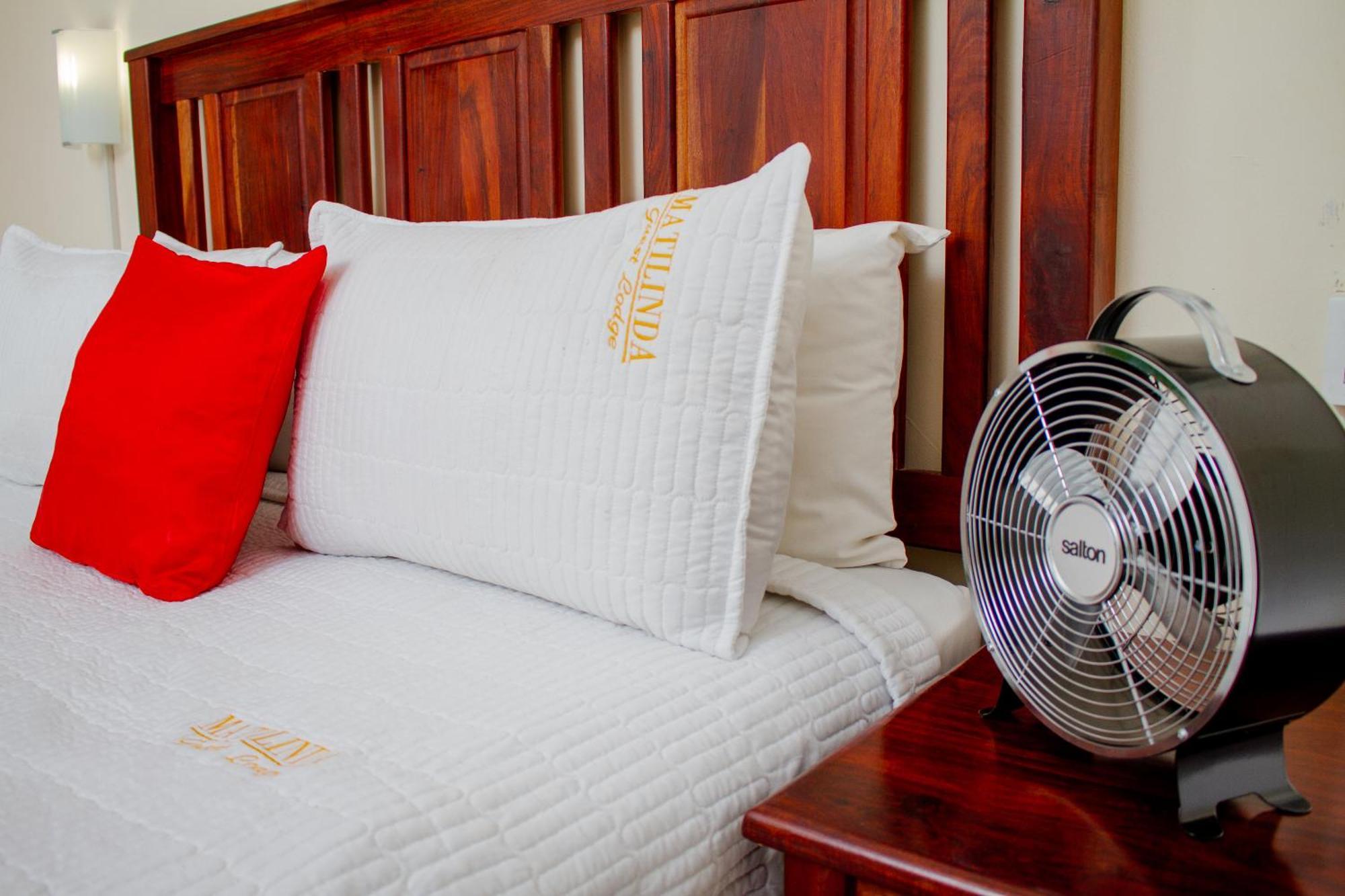 Matilinda Lodge Bulawayo Buitenkant foto